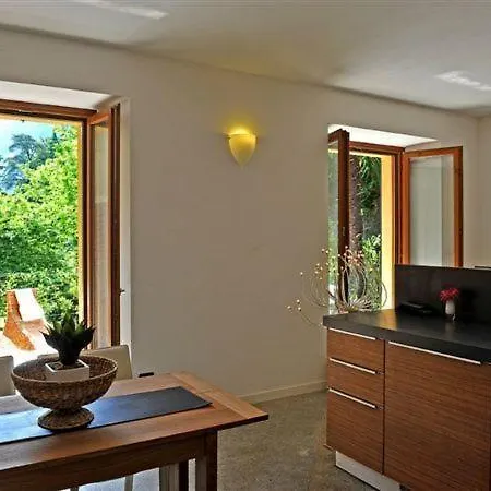 Apartment Sleeps 4 *