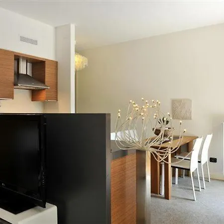 Apartment Sleeps 4 Lenno